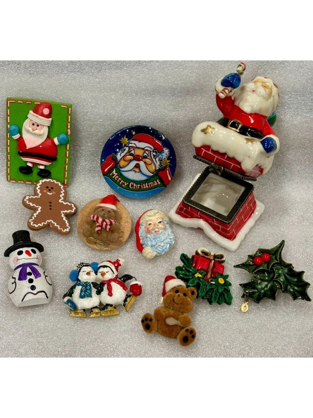 Vintage Christmas Brooches Pins Porcelain Trinket Box-4877
